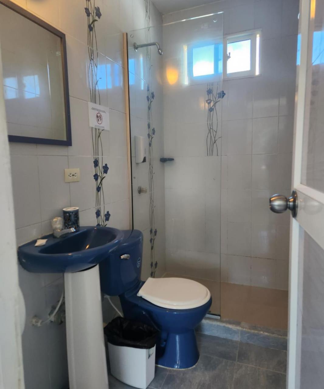 Sea Life Apartamentos En Via Principal Centro Y San Luis San Andrés Extérieur photo